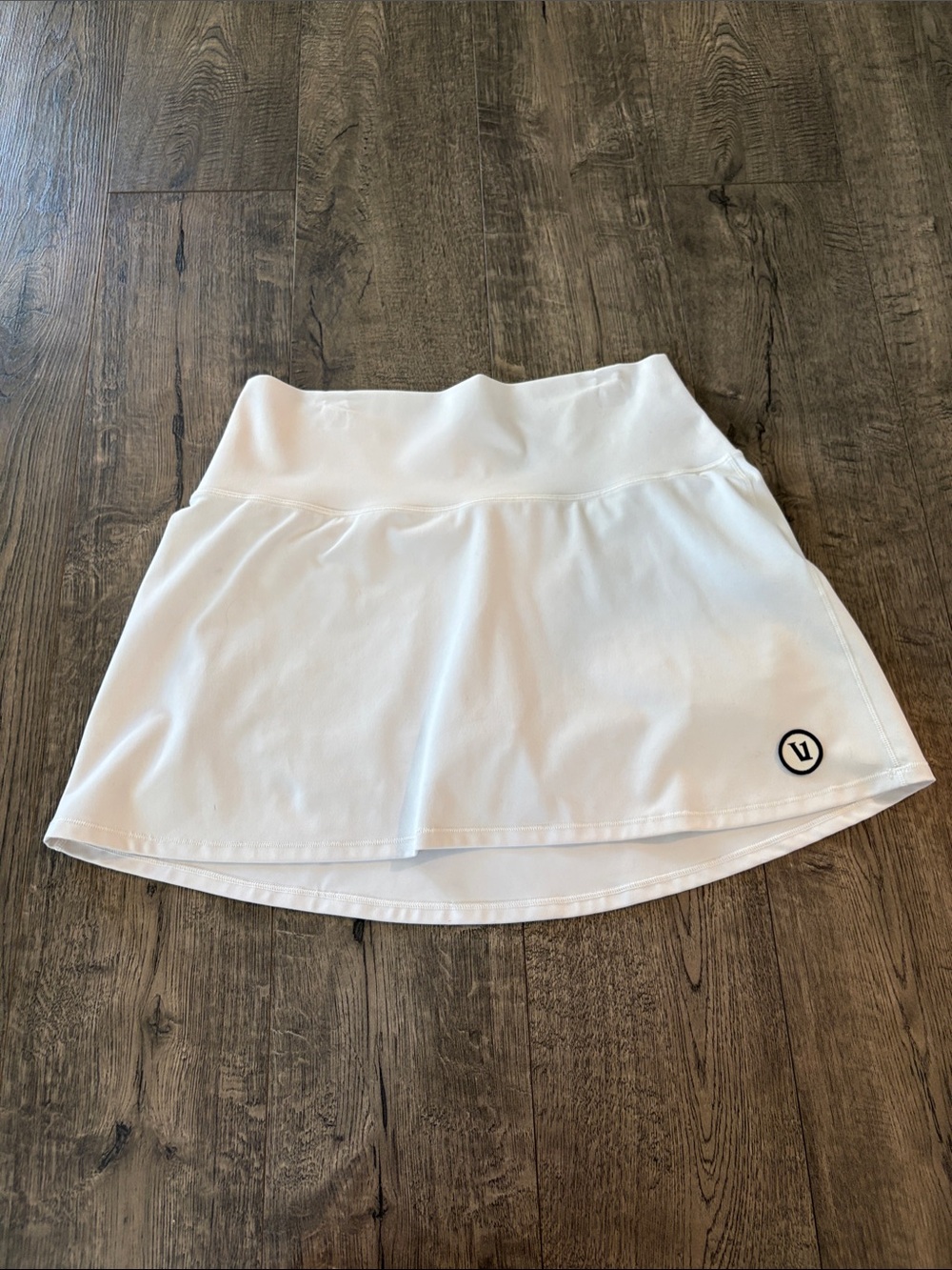 Vuori White Circle Skirt with Logo size Small